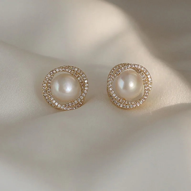 Fashion Classic Pearl Earrings for Women Senior Temperament Girls Retro Style Ear Rings Girlfriend Gifts Banquet Souvenirs