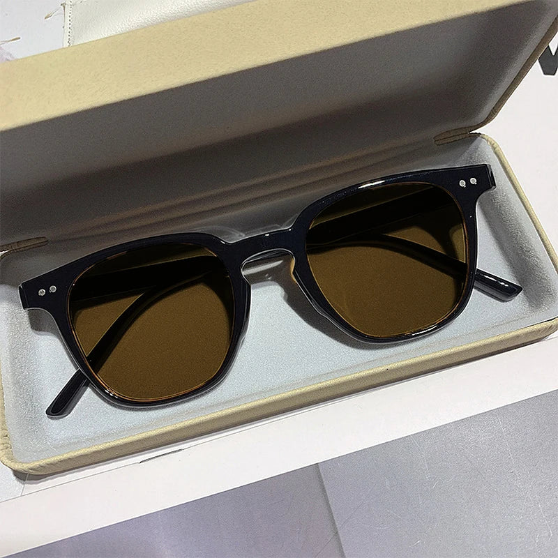 Sunglasses UV400 Sun Shades Retro Rivets Punk Sunglasses Men Glasses Luxury Brand Eyewear